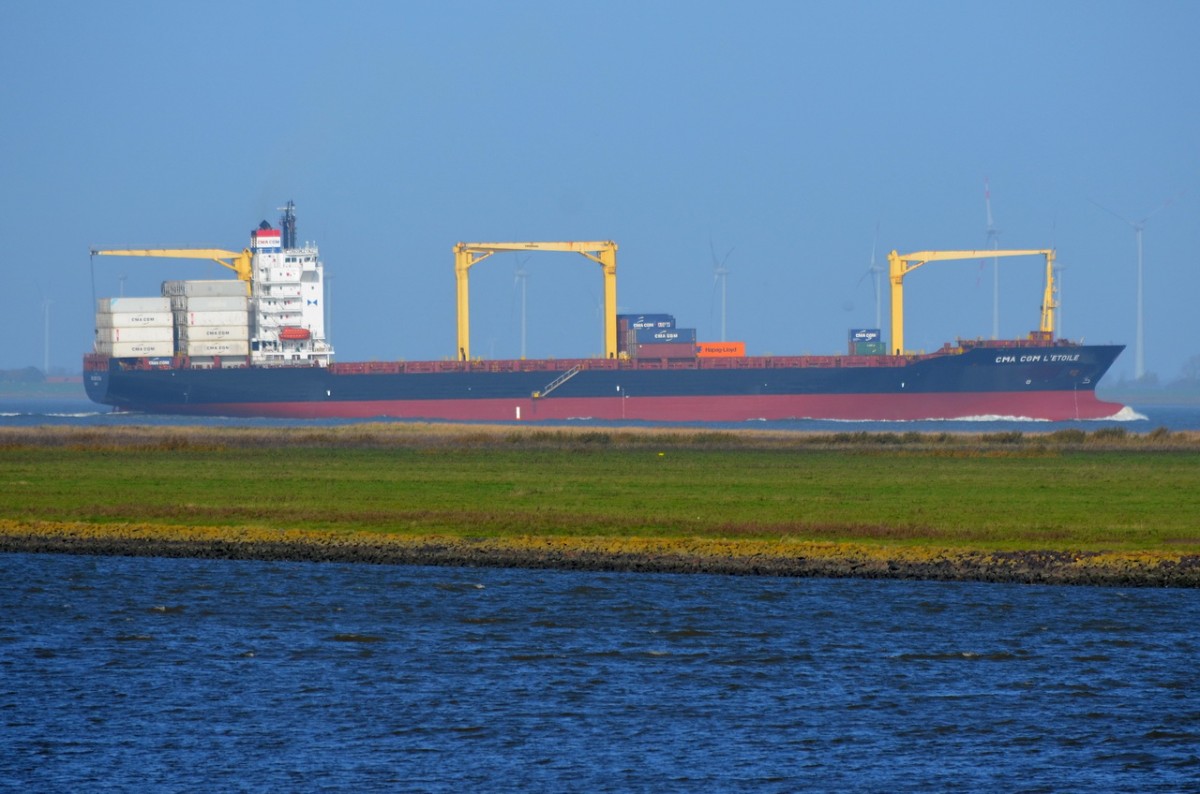 CMA CGM L´ETOILE , Containerschiff , IMO 9301469 , Baujahr 2005 , 210 x 30.2m , 2556 TEU , am 23.10.2015 zwischen Cuxhave und Brunsbüttel