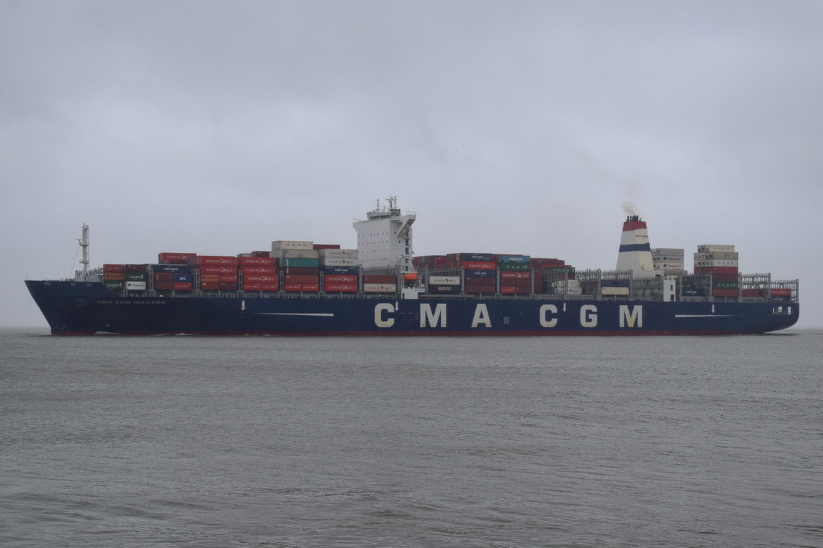 CMA CGM NIAGARA  , Containerschiff , IMO 9722675 , Baujahr 2015 , 9894 TEU , 300 × 48.2m , 31.12.2017 Cuxhaven