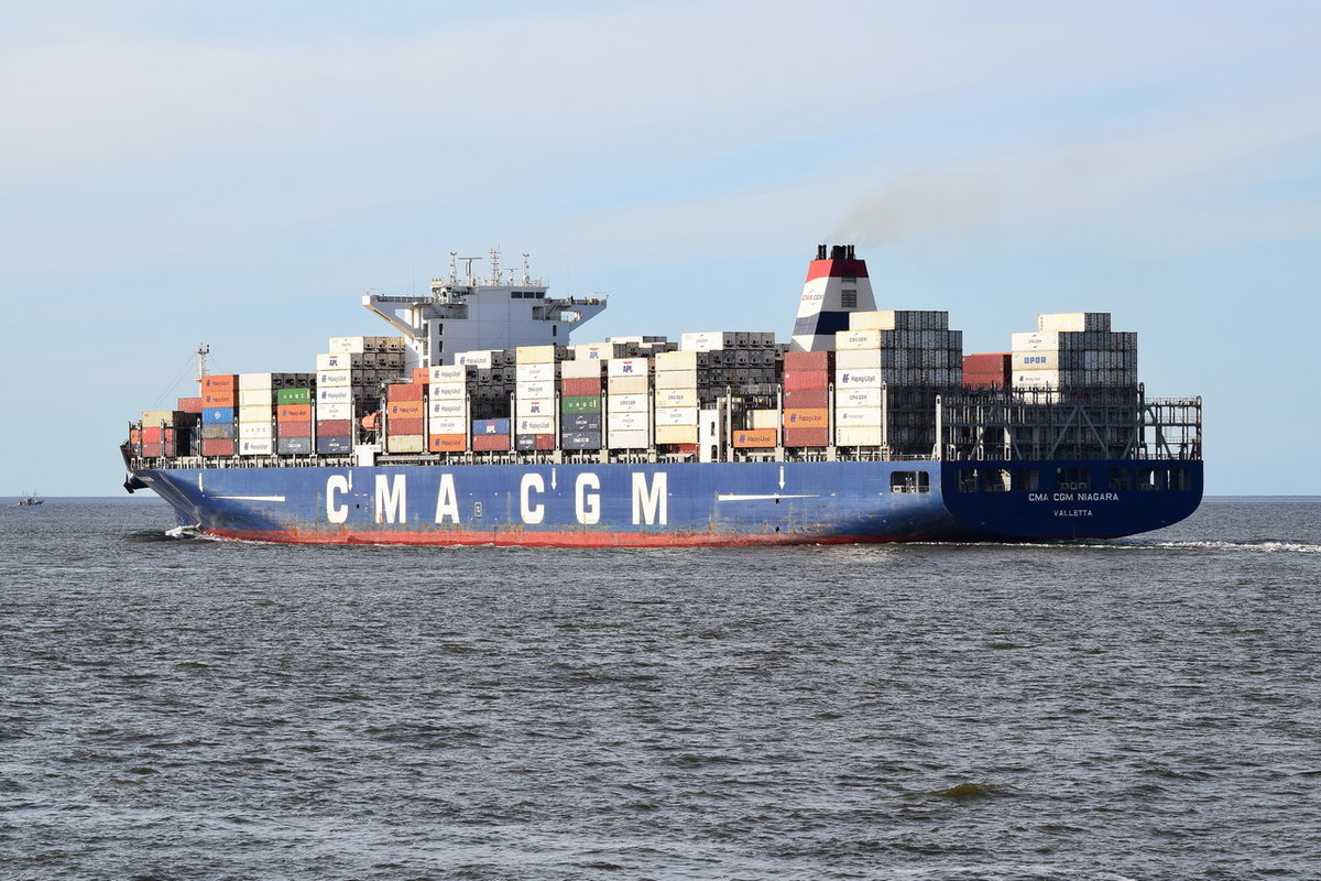 CMA CGM NIAGARA , Containerschiff , IMO 9722675 , Baujahr 2015 , 299.9 x 48.2 m , 9894 TEU , 02.06.2020 , Cuxhaven