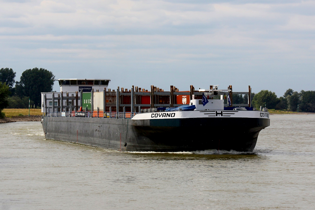 CMS COVANO (ENI:02323931) L.135 m B.16,90 m T.5185 TEU: 398 4 Lagen 500 5 Lagen
Flagge Niederlande auf dem Rhein am 07.07.2022 zu Berg in Xanten.