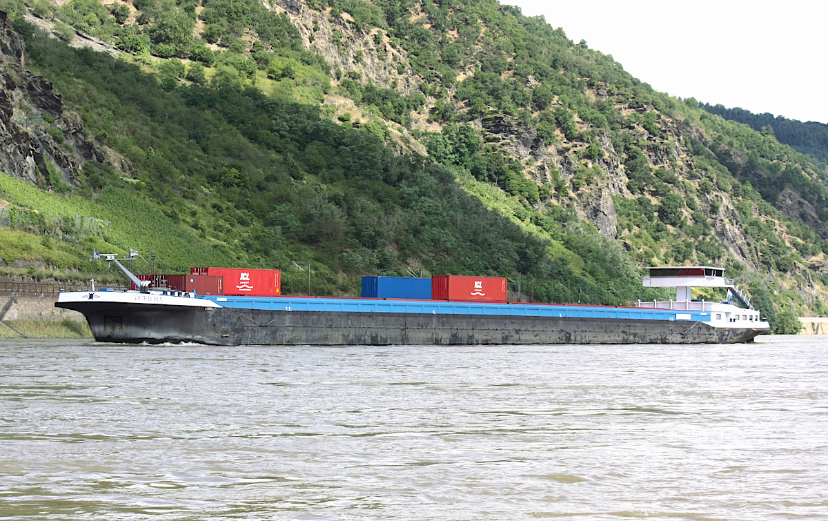 CMS DURICHA (ENI:02331474) L.135m B.14,20m T 5503 TEU 336 am 15.07.2021 auf dem Rhein zu Berg in Oberwesel.