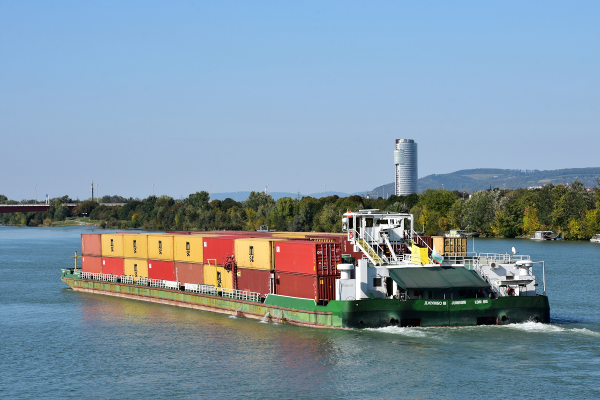 CMS JUMBO III (Heimathafen Lom, Bulgarien) auf der Donau in Wien (2018-09-28), Bergfahrt, kurz vor der Brigittenauer Brücke
