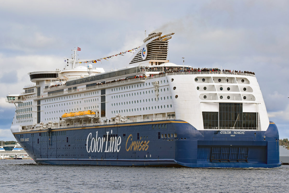 COLOR MAGIC am 3.10.2019 Kiel auslaufend