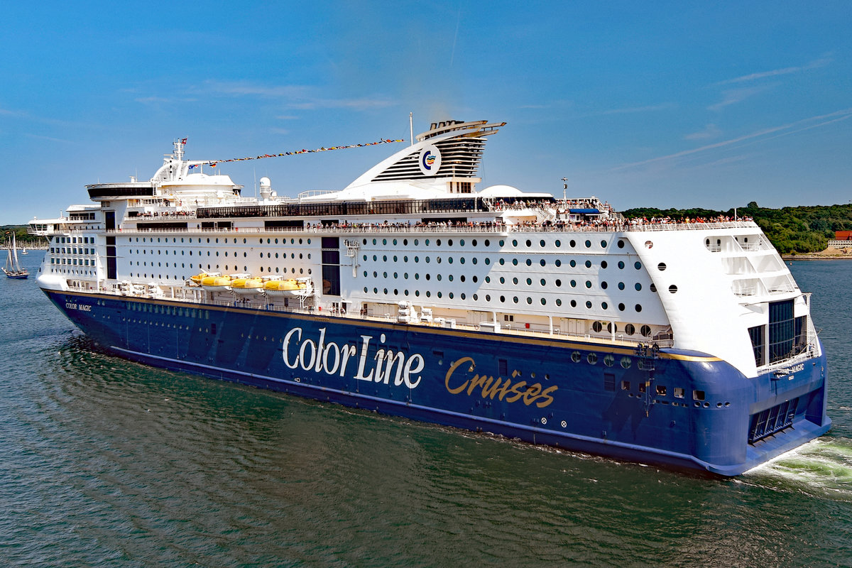 COLOR MAGIC (Color Line) am 23.06.2019 auf der Kieler Förde in Richtung Ostsee