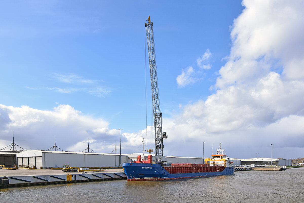 CONSTANCE (IMO 9505338) am 09.04.2022 im Hafen von Lübeck