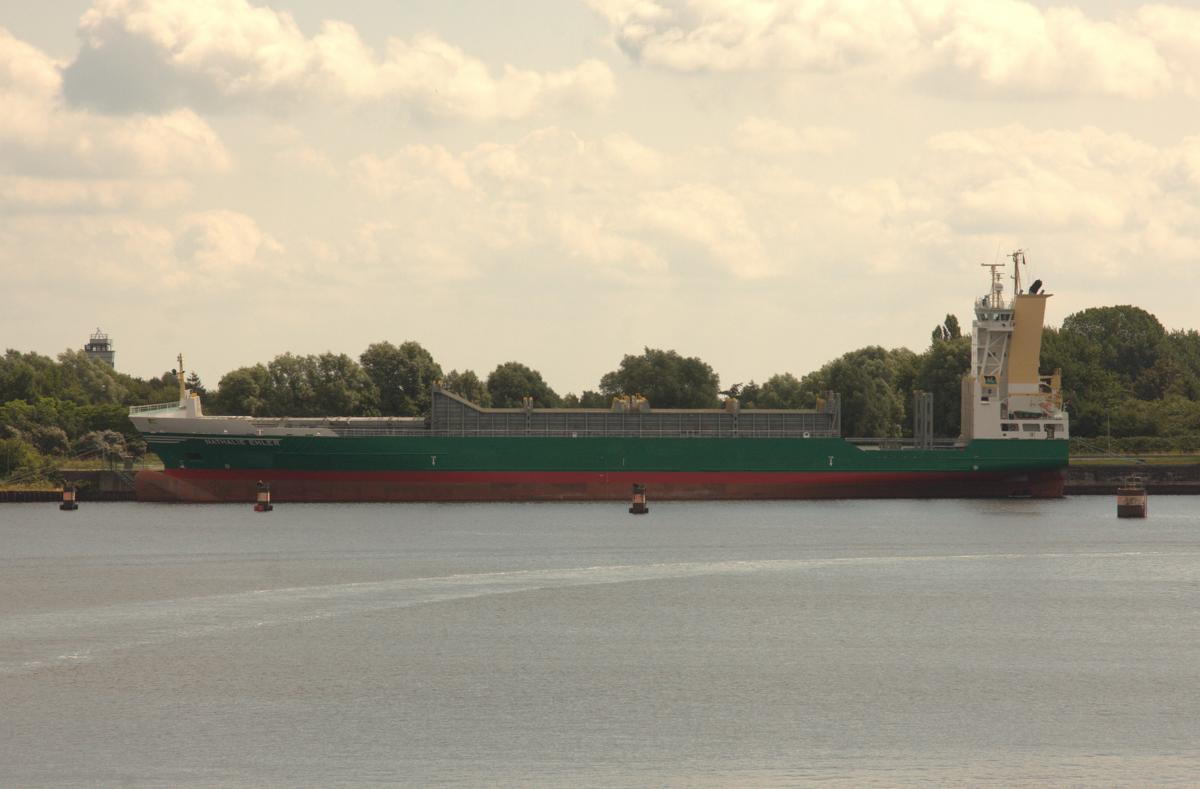 Container Schiff ' Nathalie Ehler  am 16.7.2014 in Wilhelmshaven. Das Schiff fährt unter der Flagge von Antigua und Barbuda.