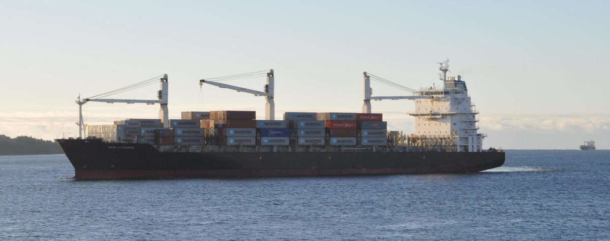 Container Schiff  San Alessio  IMO: 9347293. aufgenommen am21.09.2018 in der Bucht von Bar Harbor/USA 