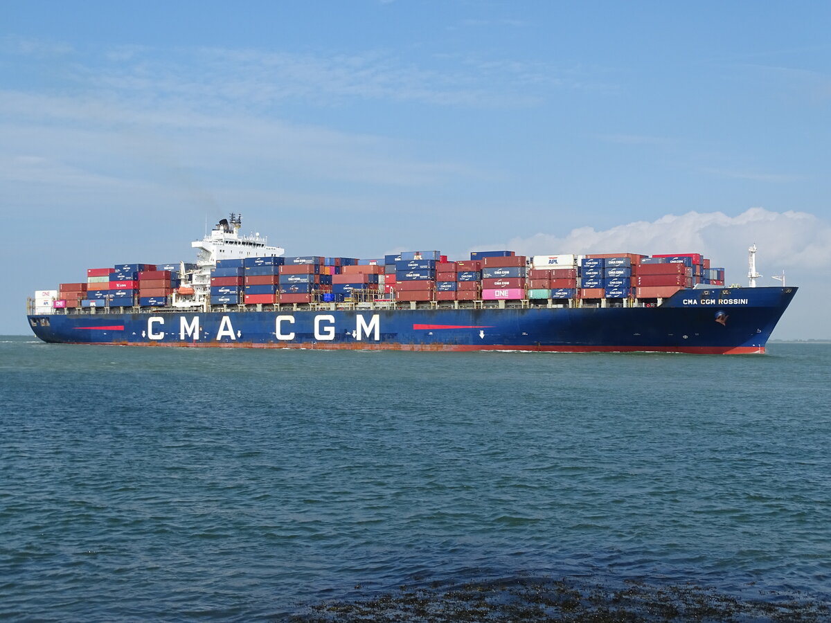 Container Ship CMA CGM Rossini - Terneuzen - 29-08-2024