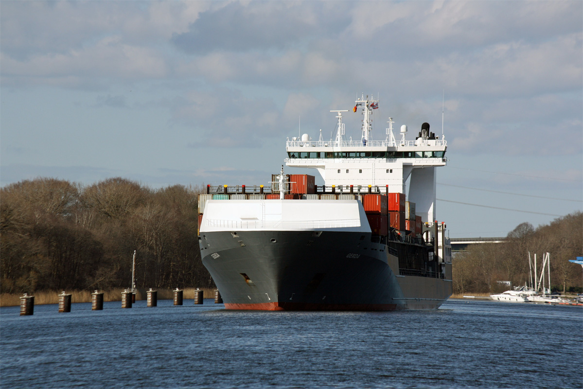 Container ship GERDA (IMO:9432232)Flagge Cyprus im NOK am 05.04.2023 bei Schacht Audorf.