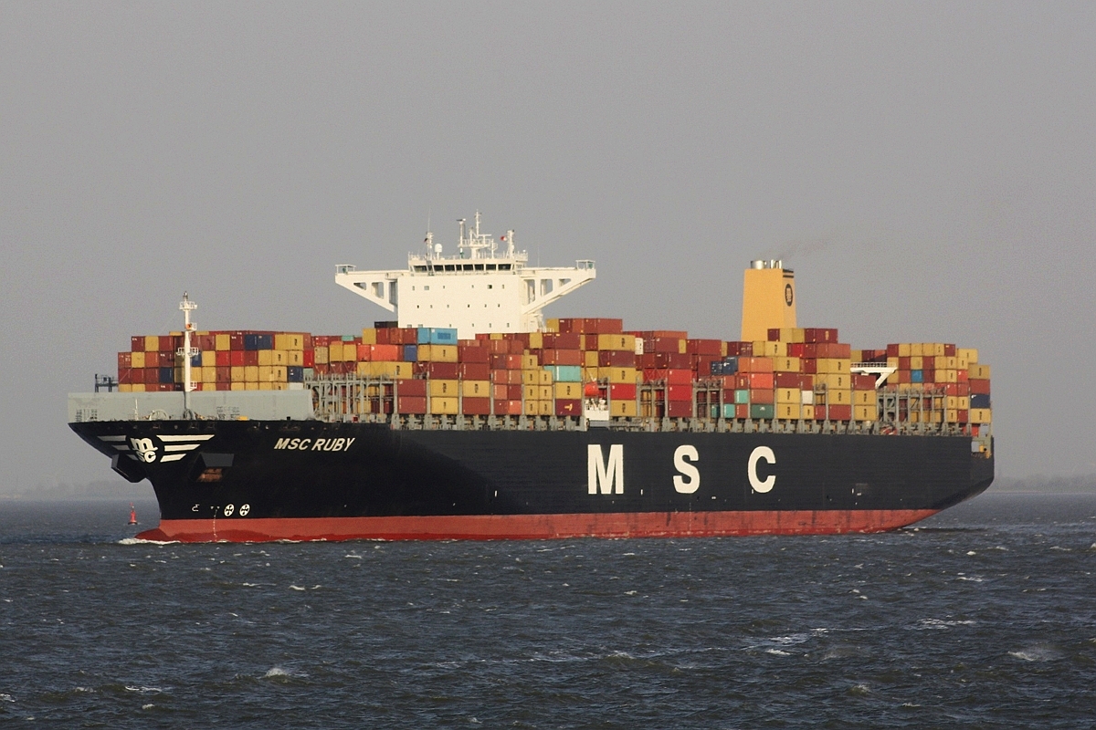 Container Ship MSC Ruby (IMO:9502960) Cuxhaven Elbe am 23.04.2019.