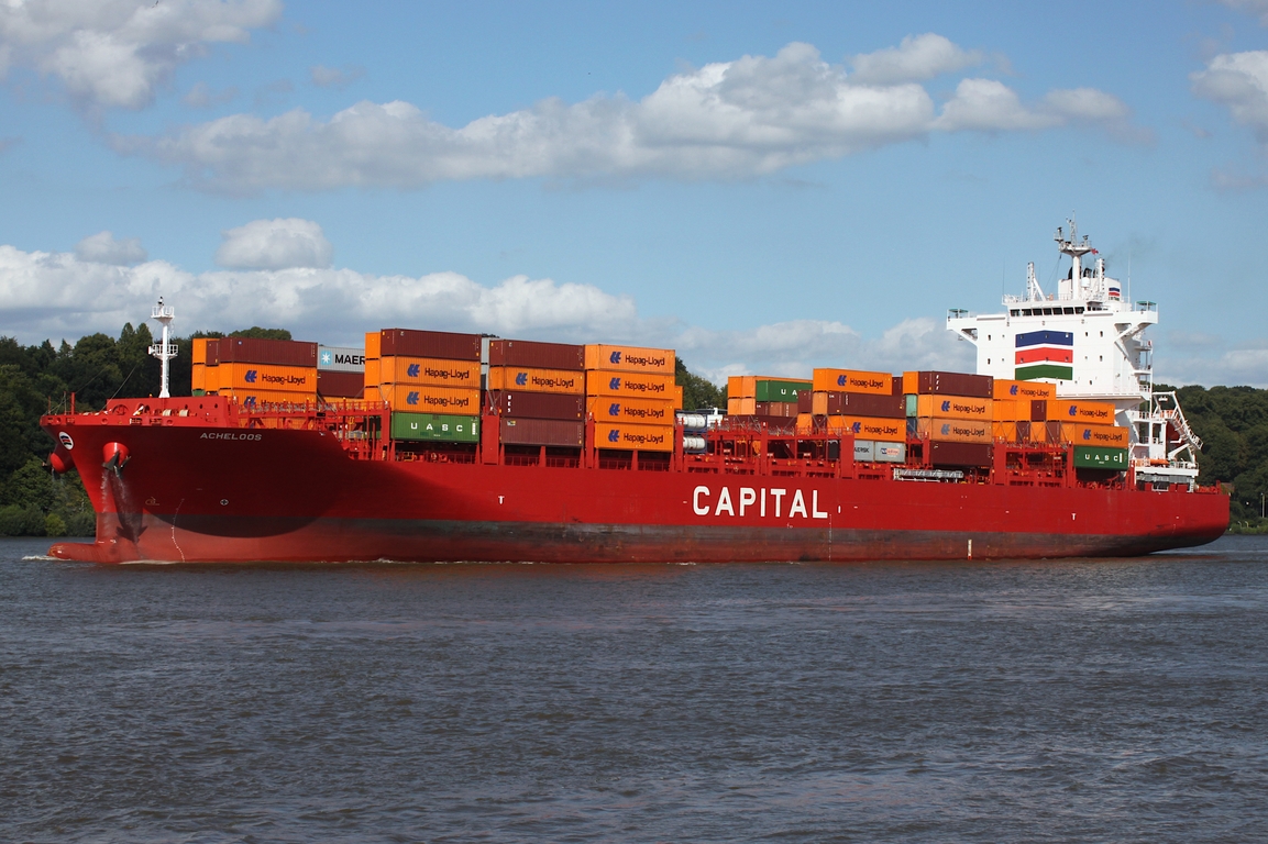 Containerfrachtschiff ACHELOOS (IMO 9972995); Eigner/Betreiber: Capital; Datum: 10.08.2025; Aufnahmeort: Elbe/Hafen Hamburg, Deutschland.