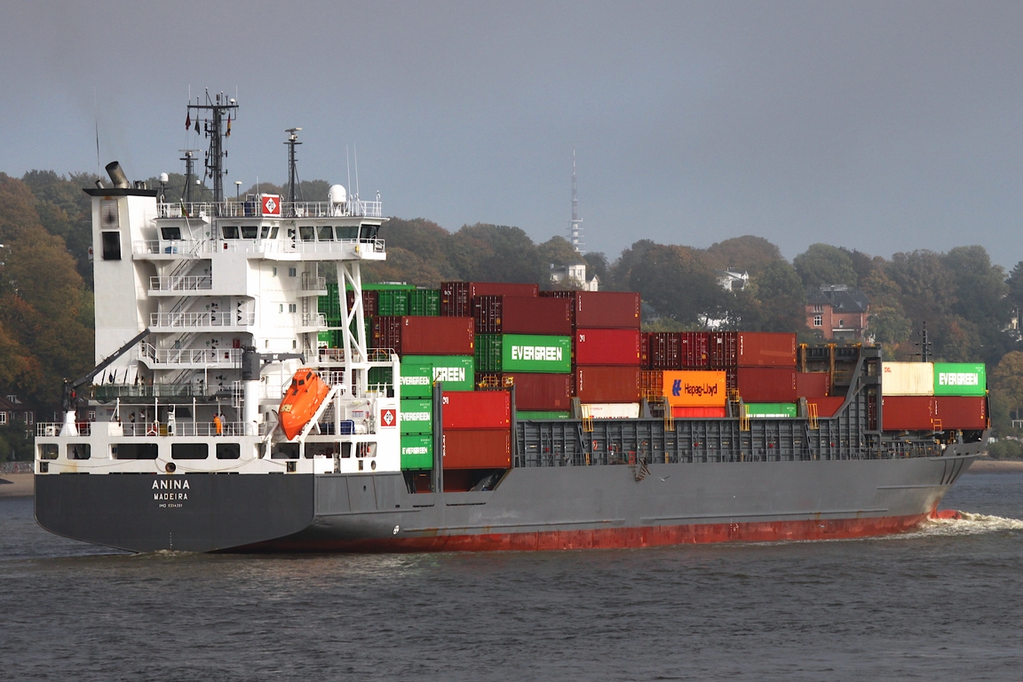 Containerfrachtschiff ANINA (IMO 9354351); Datum: 13.10.2025; Aufnahmeort: Elbe/Hafen Hamburg, Deutschland.