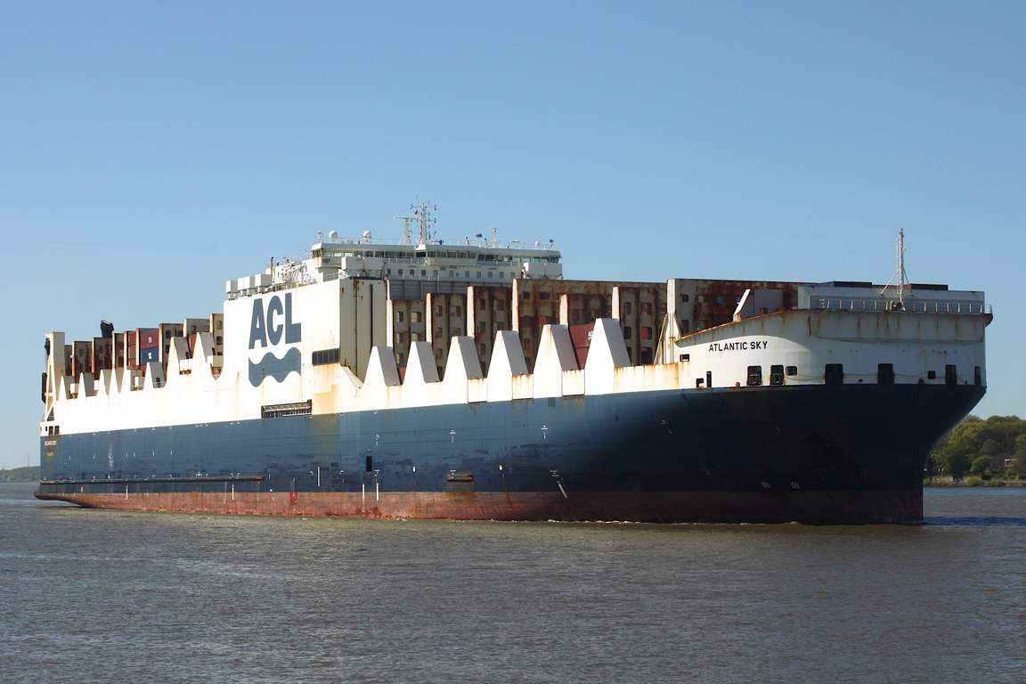 Containerfrachtschiff ATLANTIC SKY (IMO 9670602); Datum: 29.04.2026; Aufnahmeort: Elbe/Hafen Hamburg, Deutschland.
