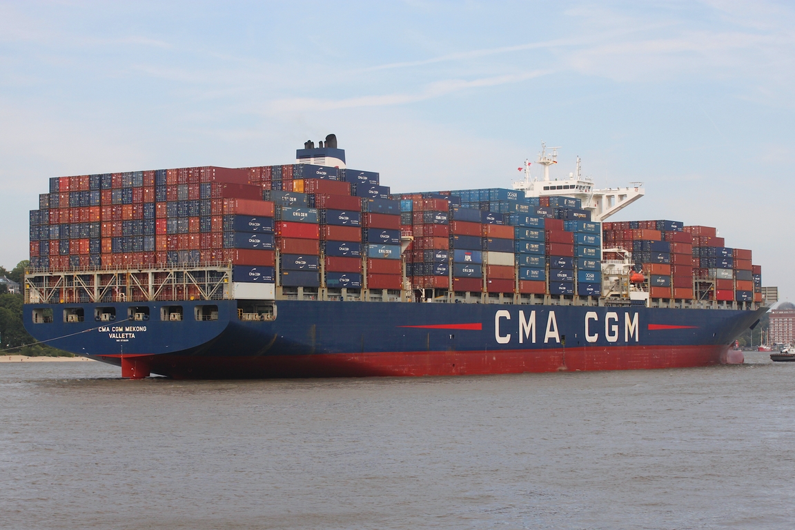 Containerfrachtschiff CMA CGM MEKONG (IMO 9718105); Datum: 27.08.2026; Aufnahmeort: Elbe/Hafen Hamburg, Deutschland.