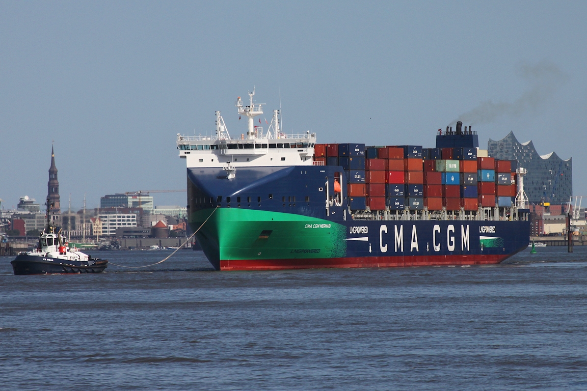 Containerfrachtschiff CMA CGM MERMAID (IMO 9961283); Eigner/Betreiber: CMA CGM; Datum: 17.08.2025; Aufnahmeort: Elbe/Hafen Hamburg, Deutschland. Das Bild zeigt die CMA CGM MERMAID vom Bubendey Ufer aus betrachtet.