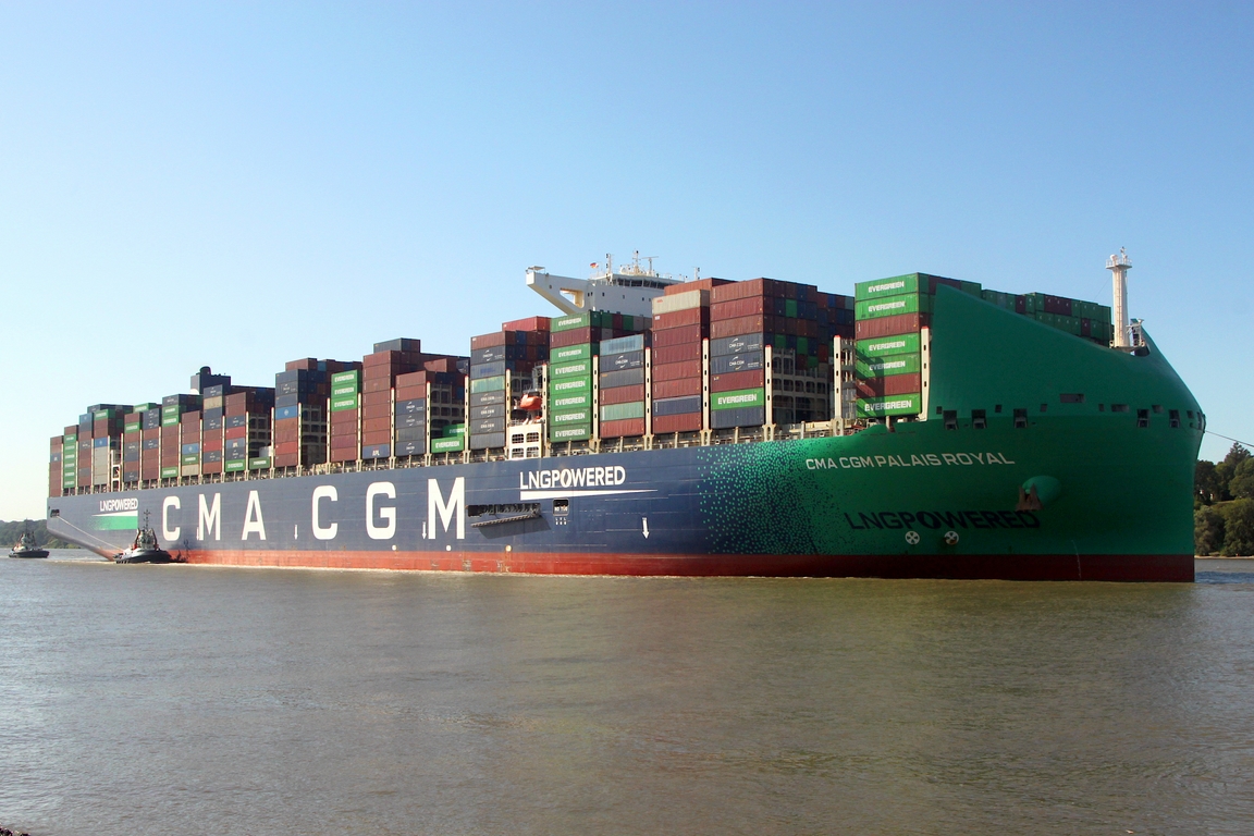 Containerfrachtschiff CMA CGM PALAIS ROYAL (IMO 9839181); Datum: 13.08.2026; Aufnahmeort: Elbe/Hafen Hamburg, Deutschland.