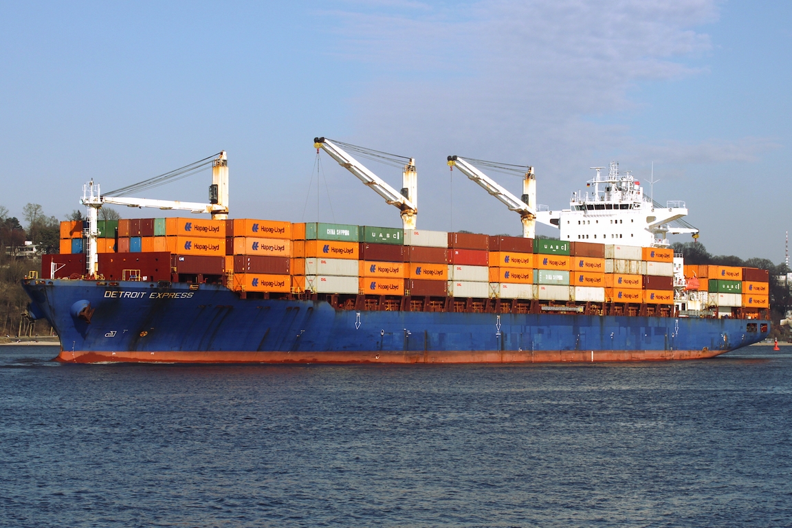 Containerfrachtschiff DETROIT EXPRESS (IMO 9610169); Datum: 03.03.2026; Aufnahmeort: Elbe/Hafen Hamburg, Deutschland.