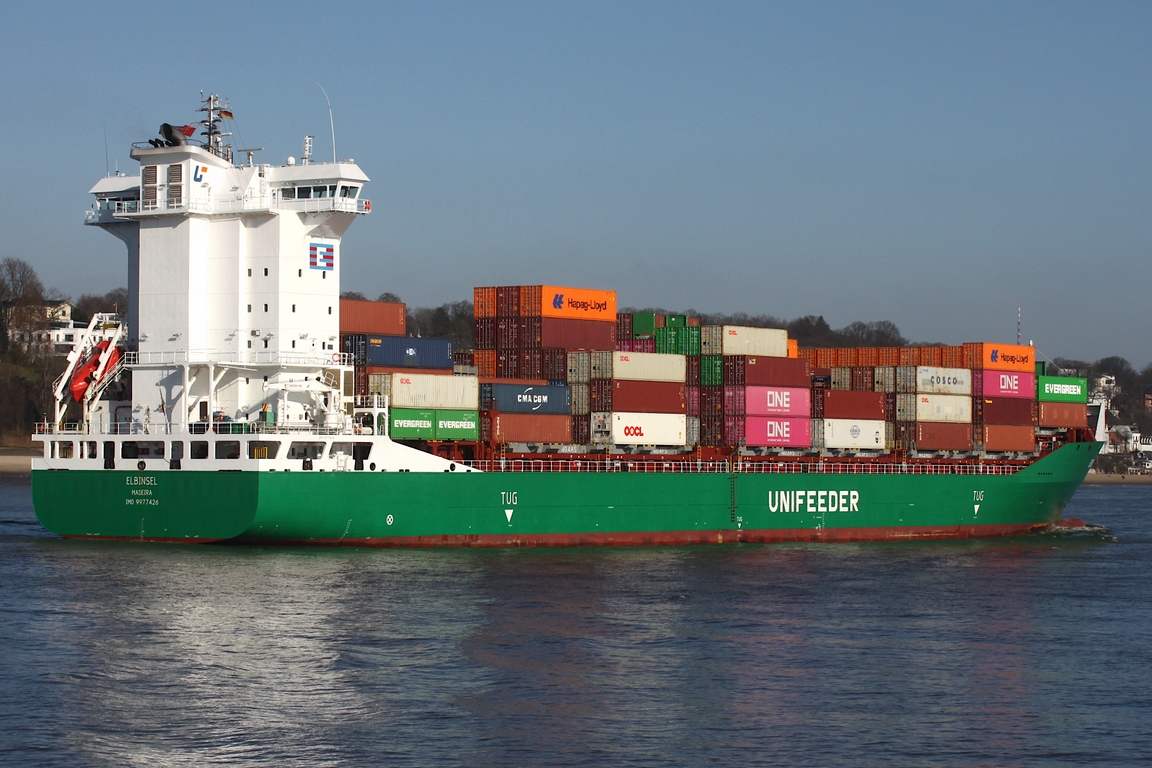 Containerfrachtschiff ELBINSEL (IMO 9977426); Eigner/Betreiber: Unifeeder; Datum: 25.02.2026; Aufnahmeort: Elbe/Hafen Hamburg, Deutschland.