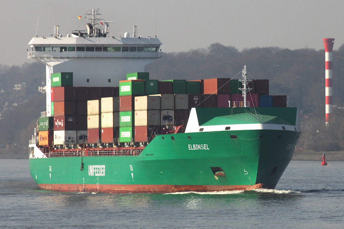 Containerfrachtschiff ELBINSEL (IMO 9977426); Eigner/Betreiber: Unifeeder; Datum: 09.03.2026; Aufnahmeort: Elbe/Hafen Hamburg, Deutschland.