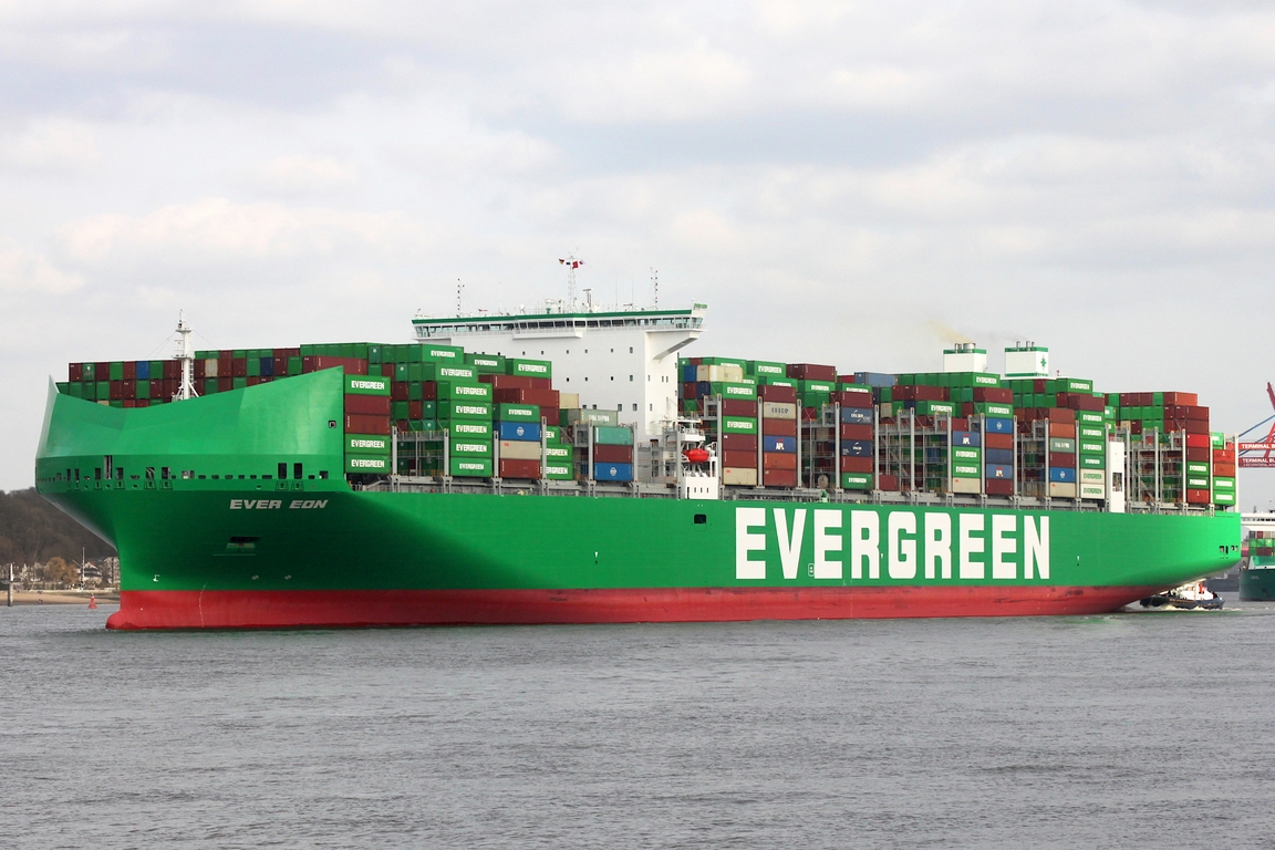 Containerfrachtschiff EVER EON (IMO 1025215); Eigner/Betreiber: Evergreen; Datum: 12.03.2026; Aufnahmeort: Elbe/Hafen Hamburg, Deutschland. 