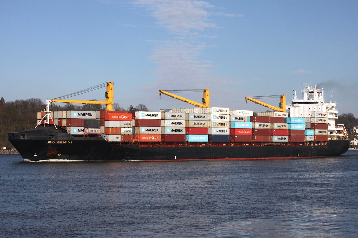 Containerfrachtschiff JPO GEMINI (IMO 9294020); Datum: 03.03.2026; Aufnahmeort: Elbe/Hafen Hamburg, Deutschland.