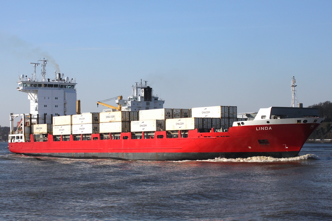 Containerfrachtschiff LINDA (IMO 9354325); Datum: 03.03.2026; Aufnahmeort: Elbe/Hafen Hamburg, Deutschland.