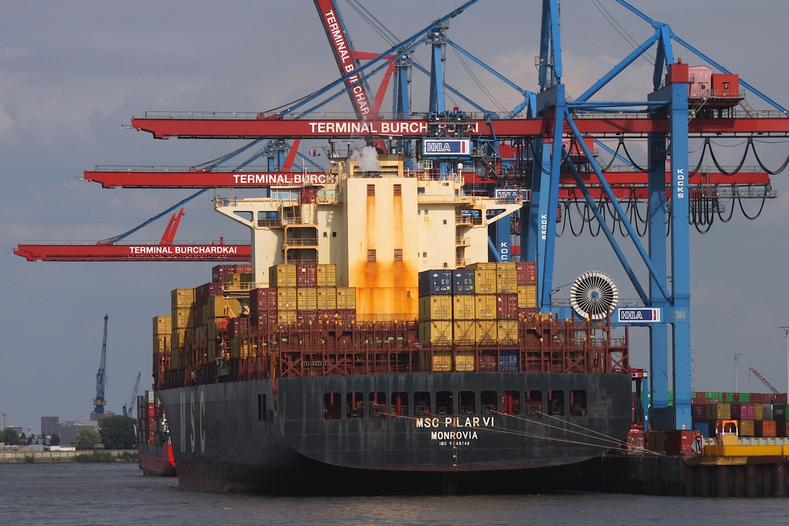 Containerfrachtschiff MSC PILAR VI (IMO 9248148); Datum: 18.06.2026; Aufnahmeort: Elbe/Hafen Hamburg, Deutschland.