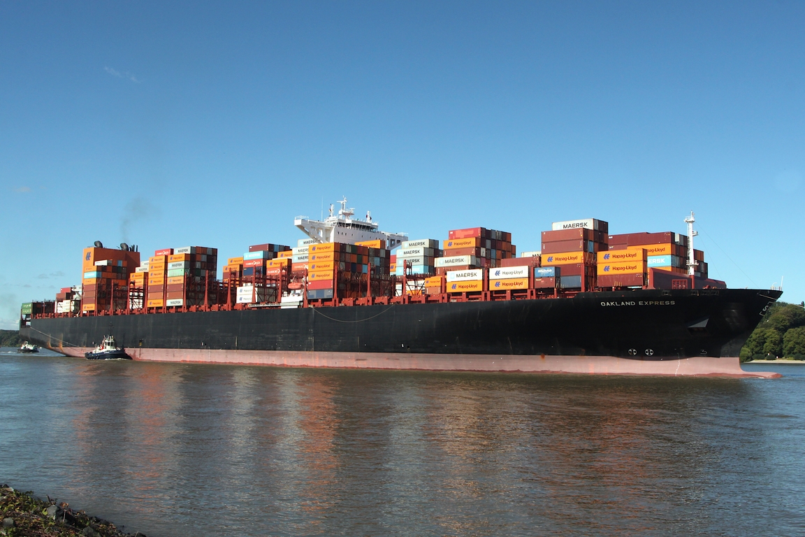 Containerfrachtschiff OAKLAND EXPRESS (IMO 9667174); Eigner/Betreiber: Hapag-Lloyd; Datum: 22.09.2026; Aufnahmeort: Elbe/Hafen Hamburg, Deutschland.