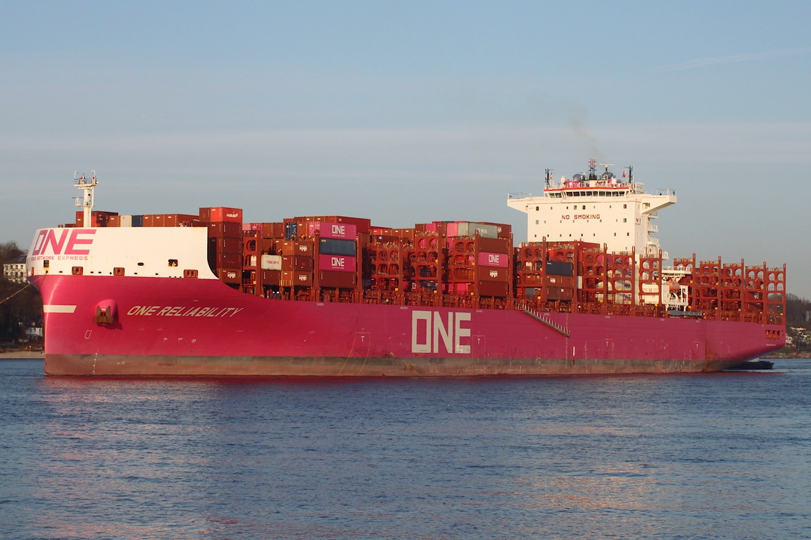 Containerfrachtschiff ONE RELIABILITY (IMO 9952737); Eigner/Betreiber: ONE; Datum: 06.03.2026; Aufnahmeort: Elbe/Hafen Hamburg, Deutschland.
