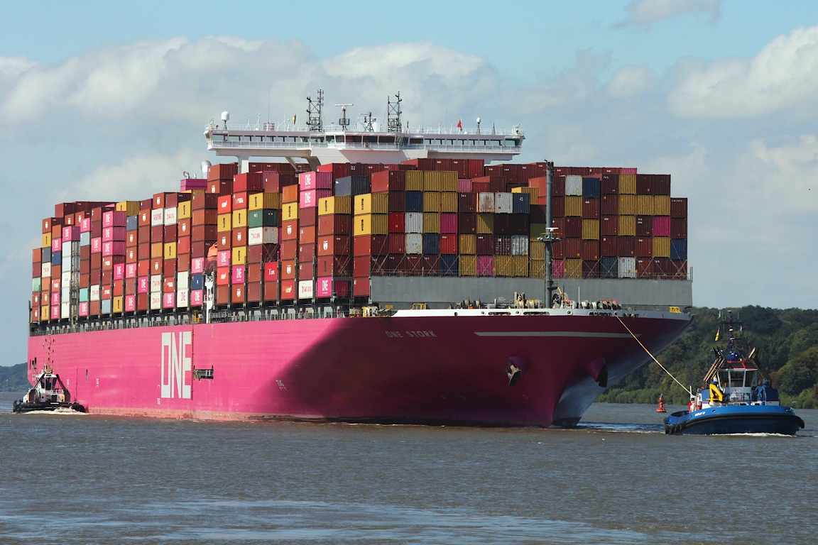 Containerfrachtschiff ONE STORK (IMO 9784788); Eigner/Betreiber: ONE; Datum: 19.08.2025; Aufnahmeort: Elbe/Hafen Hamburg, Deutschland.