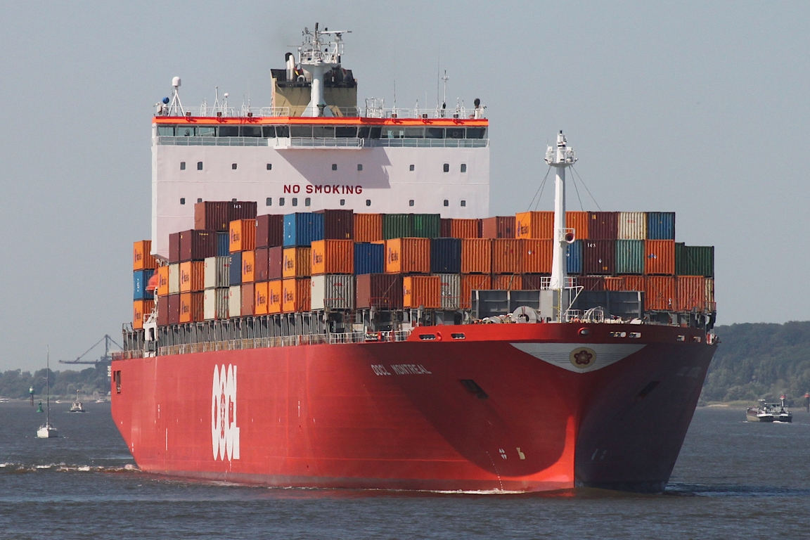 Containerfrachtschiff OOCL MONTREAL (IMO 9253739); Datum: 13.08.2026; Aufnahmeort: Elbe/Hafen Hamburg, Deutschland.