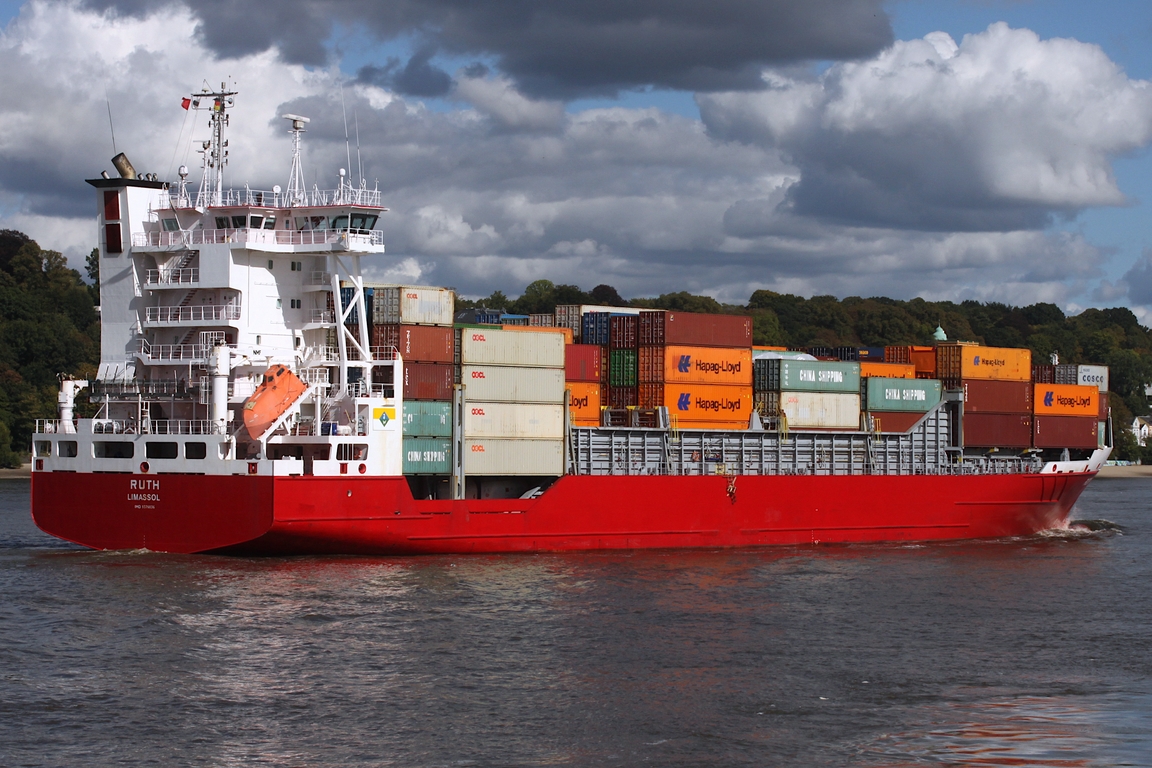 Containerfrachtschiff RUTH (IMO 9376036); Datum: 23.09.2025; Aufnahmeort: Elbe/Hafen Hamburg, Deutschland.