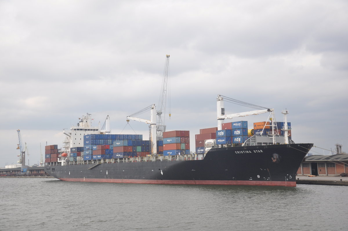 Containerschiff Cristina Star aufgenommen 25.09.2016 im Hafen von Antwerpen
