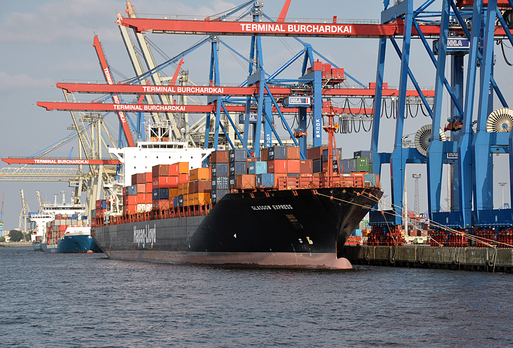 Containerschiff  Glasgow Express  am Burchardkai im Hamburger Hafen - 12.07.2013