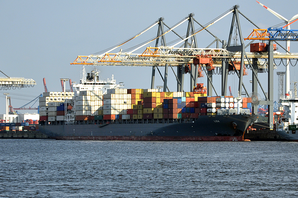Containerschiff  Loa  im Hamburger Hafen - 12.07.2013