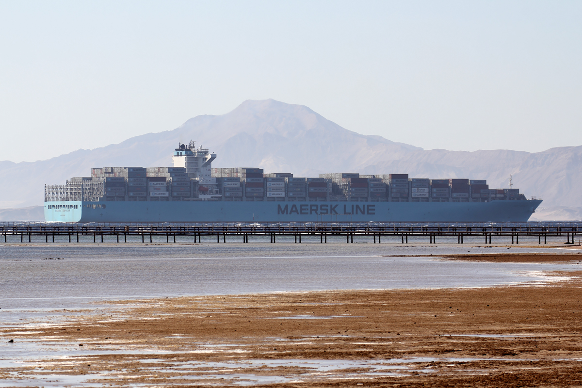 Containerschiff  MAERSK GIBRALTAR  verlässt den Golf von Akaba gesehen vor Sharm el Sheikh 3.6.2017 