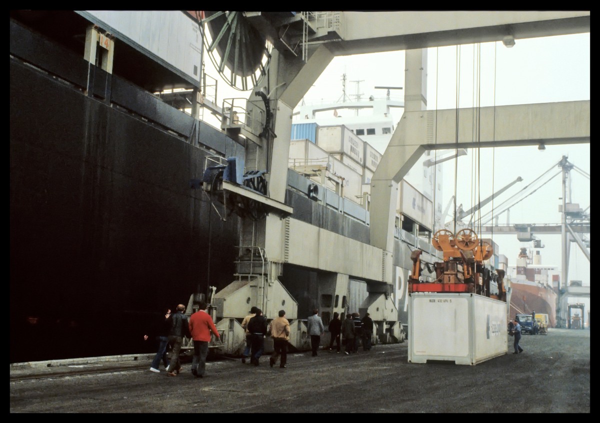 Containerschiff  Nürnberg Express  ca. 1975 in Hamburg.