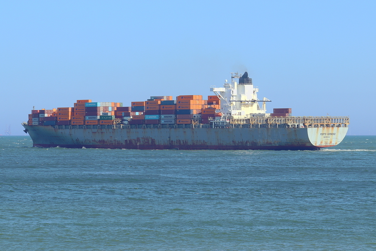 Containerschiff  PORTO GERMENO  IMO 9260902 Maasvlakte/Rotterdam 15.7.2026