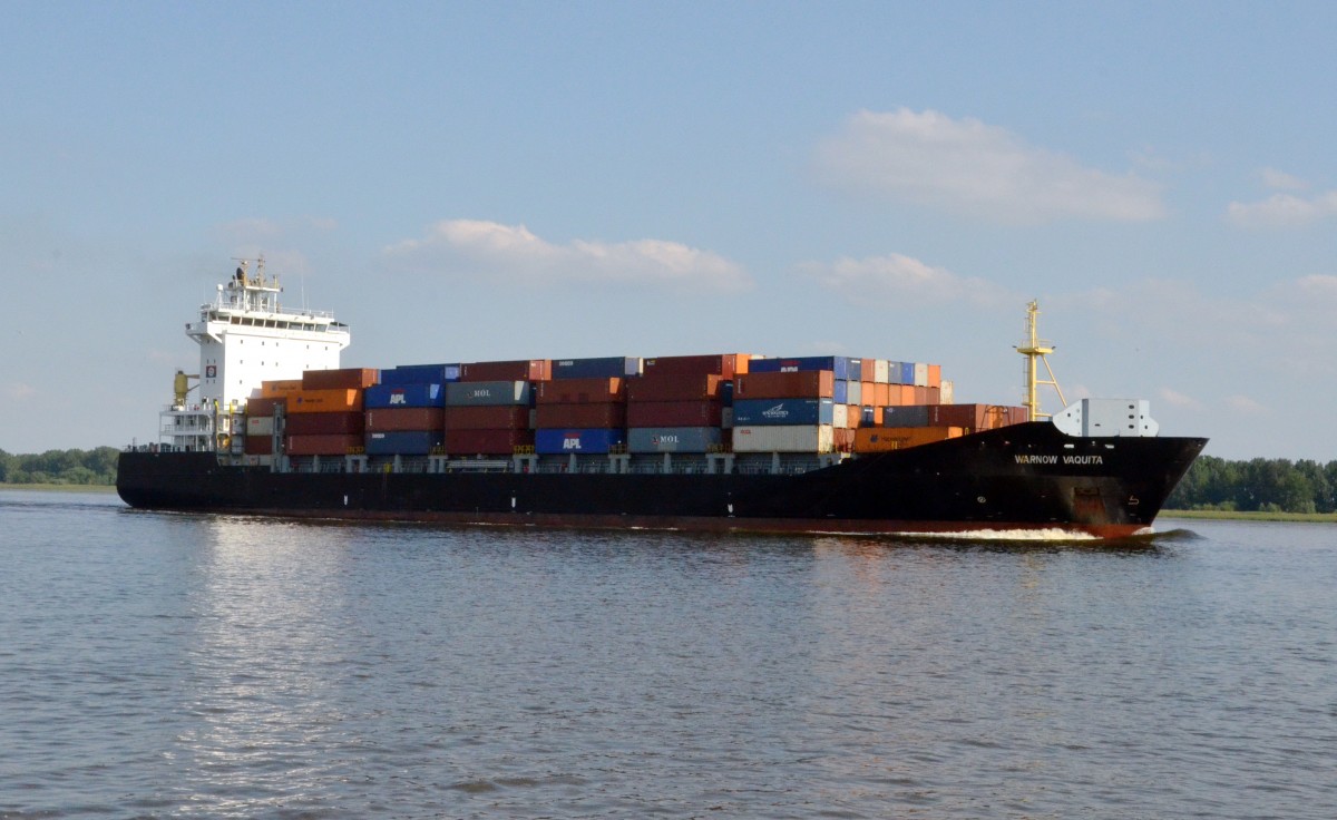 Containerschiff   WARNOW VAQUITA,  Heimathafen  St. John`s, IMO: 9437191 am 06.06.2014 in Wedel.  Technische Daten: L: 166,17m, B: 22,60, T: 9,50m, Teu: 1284, Kn:19
