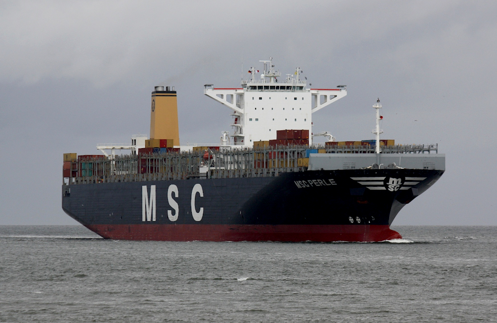 Containerschip MSC PERLE (IMO:9503732) Flagge Liberia auf der Elbe am 15.09.2018 vor Cuxhaven.
