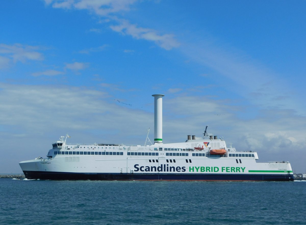 COPENHAGEN von Scandlines verlässt Rostock-Warnemünde am 24.04.21, Ziel Gedser in Dänemark.