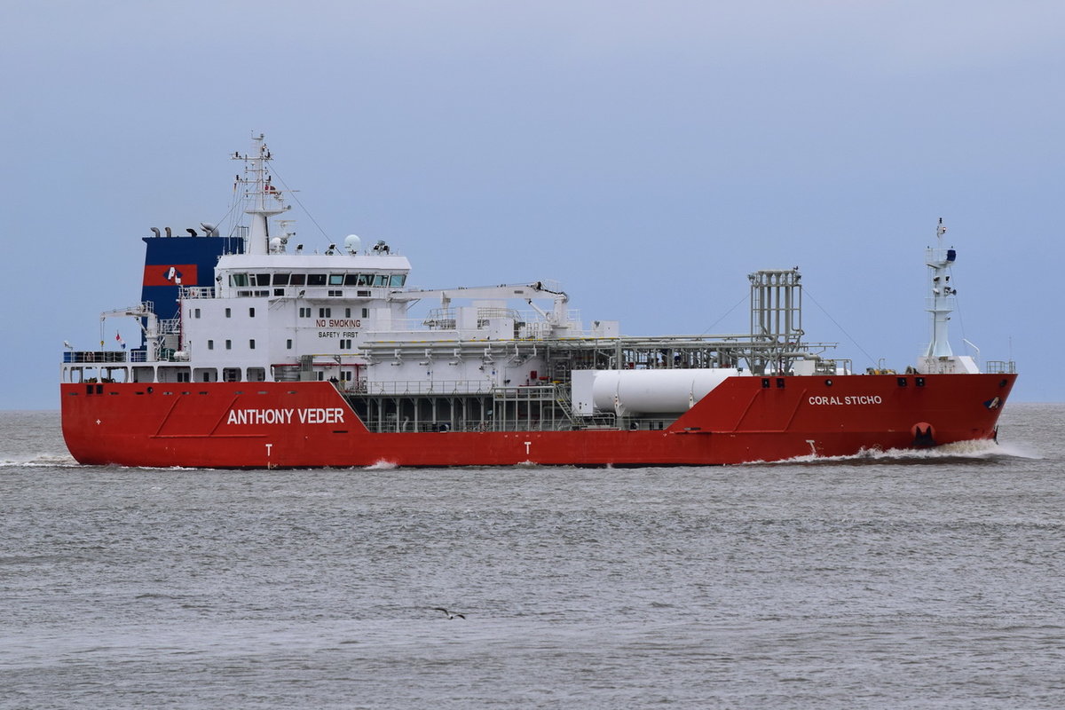 CORAL STICHO , LPG Tanker , IMO  9685504 , Baujahr 2014 , 99.95 × 17.2m , 05.04.2018 Cuxhaven Alte Liebe