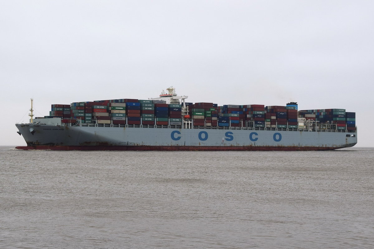 COSCO ENGLAND , Containerschiff , IMO 9516428 , Baujahr 2013 , 13386 TEU , 366m × 51m 24.12.2017  Cuxhaven