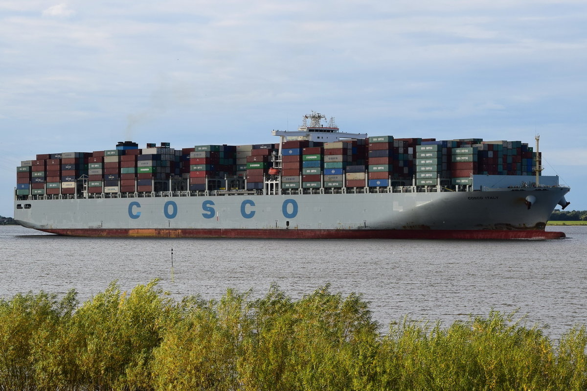 COSCO ITALY , Containerschiff , IMO 9516454 , Baujahr 2014 , 365.9 × 51.2m ,     13386 TEU , 07.09.2017 Grünendeich