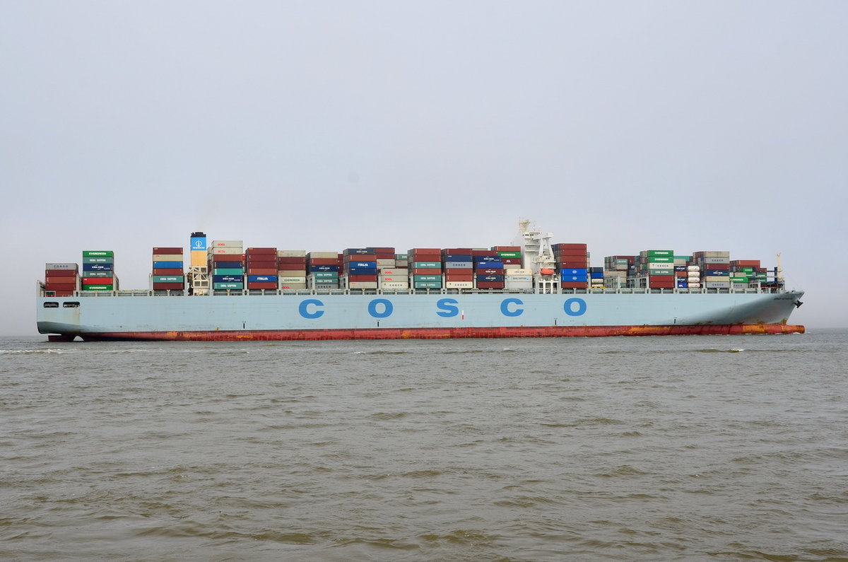 COSCO NETHERLANDS , Containerschiff , IMO 9516430 , Baujahr 2013 , 13386 TEU , 365.9 × 51m , 18.05.2017  Cuxhaven