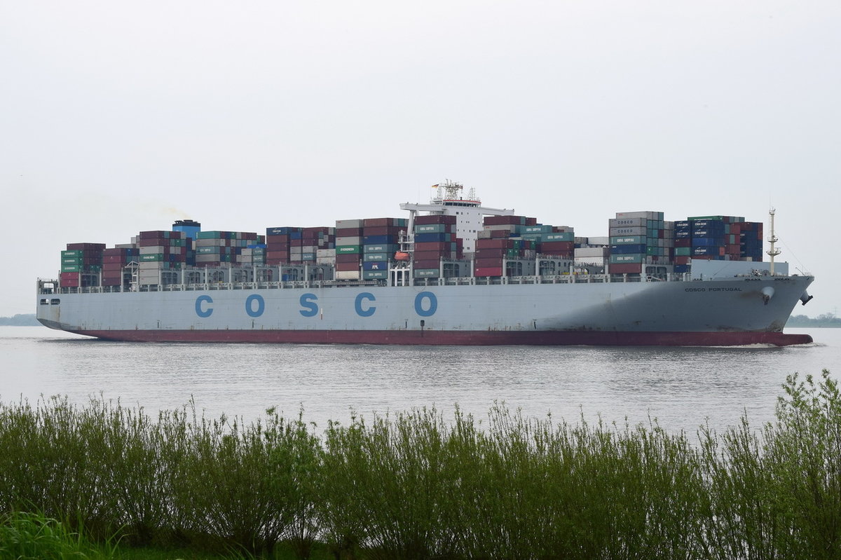 COSCO PORTUGAL , Containerschiff , IMO 9516466 , Baujahr 2014 , 13386 TEU , 366 x 51,2m , 12.05.2017  Grünendeich
    