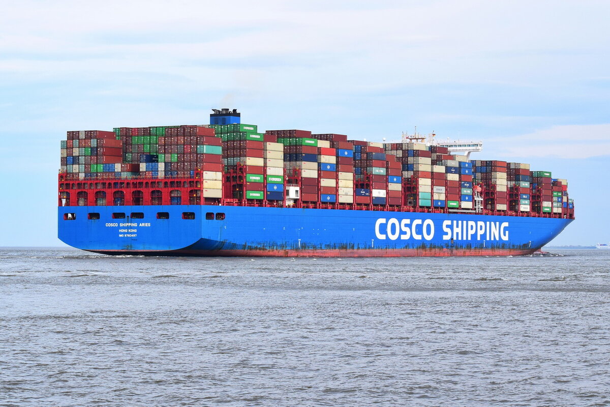 COSCO SHIPPING ARIES , Containerschiff , IMO 9783497 , 400 x 58.76 m , Baujahr 2018 , 19273 TEU , Cuxhaven , 21.04.2022