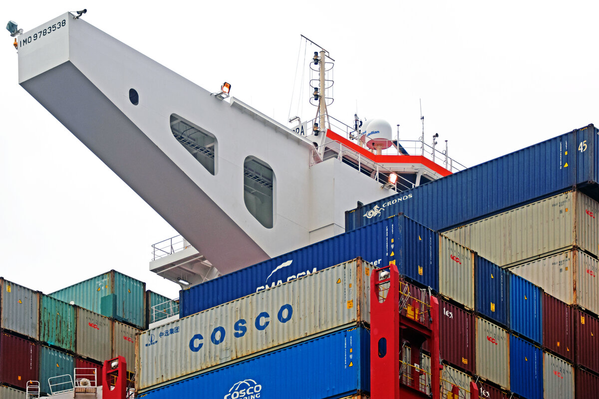 COSCO SHIPPING LIBRA (IMO 9783538, Länge 399 Meter) am 16.09.2021 im Hafen von Hamburg