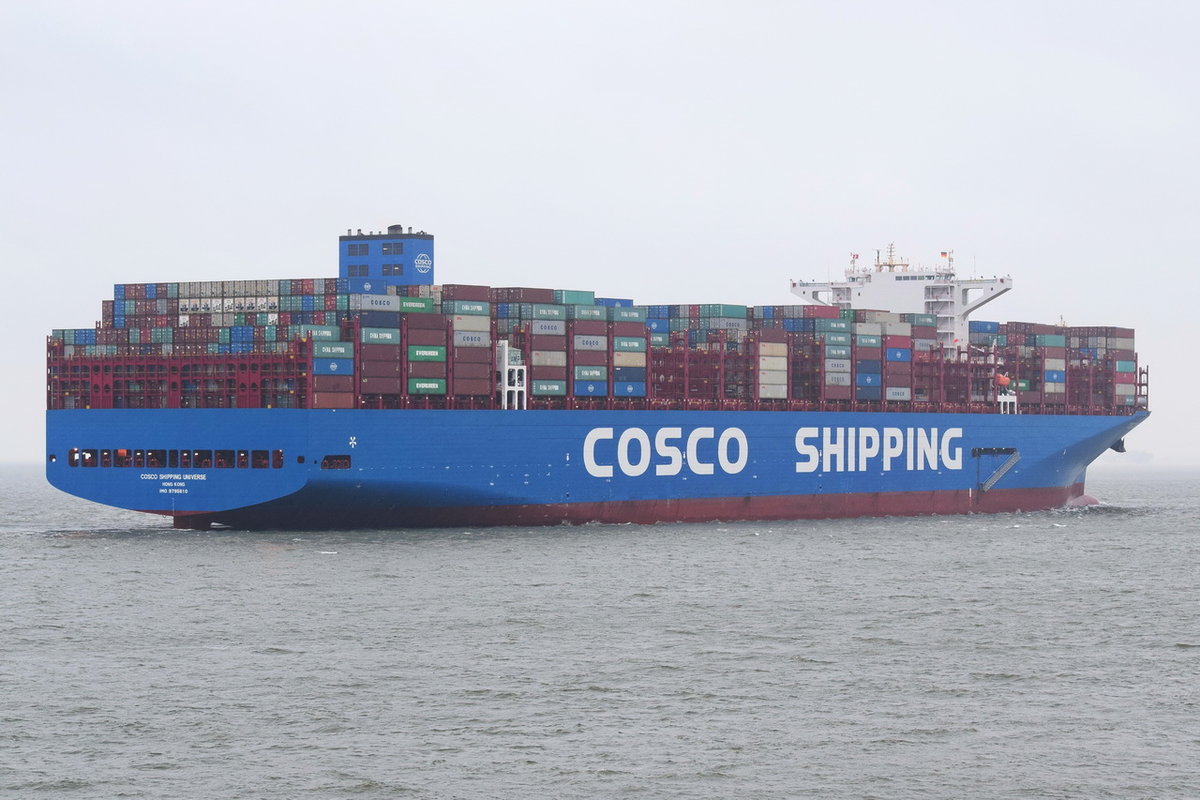 COSCO SHIPPING UNIVERSE , Containerschiff , IMO 9795610 , Baujahr 2018 , 399.9 × 58m 21237 TEU , 21.12.2018 , Cuxhaven