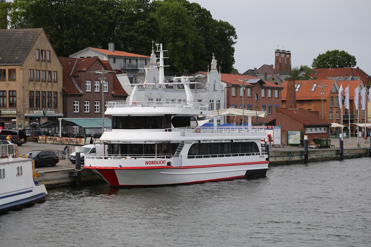 Covid 19 war der Grund, warum das Fahrgastschiff NORDLICHT am 27.05.2020 tatenlos am Kai in Kappeln an der Schlei lag.